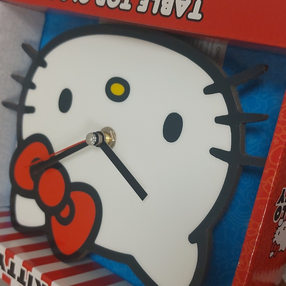 Hello Kitty Sanrio Table Top Clock Small - Picture 12 of 12